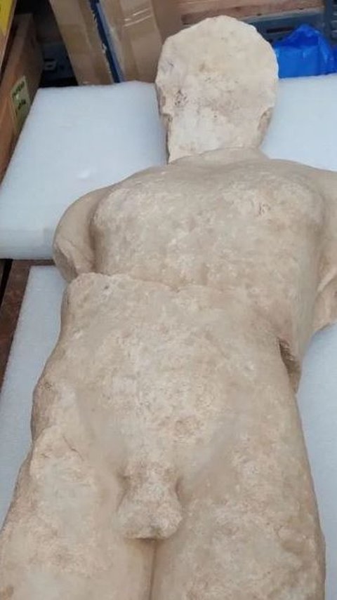 Patung Pemuda Bugil Ditemukan di Kota yang Terbengkalai, Ternyata Sosok Dewa Yunani