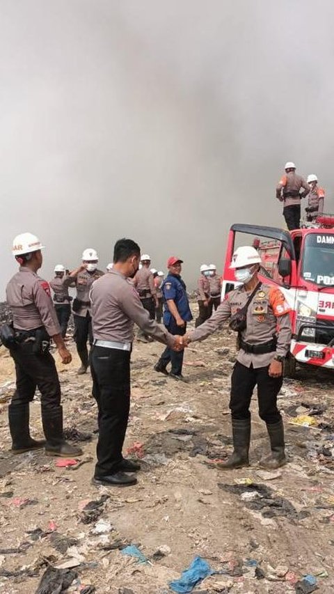 Parahnya Kebakaran TPA Sarimukti, TNI-Polri Sampai Turun Gunung, Begini Aksinya
