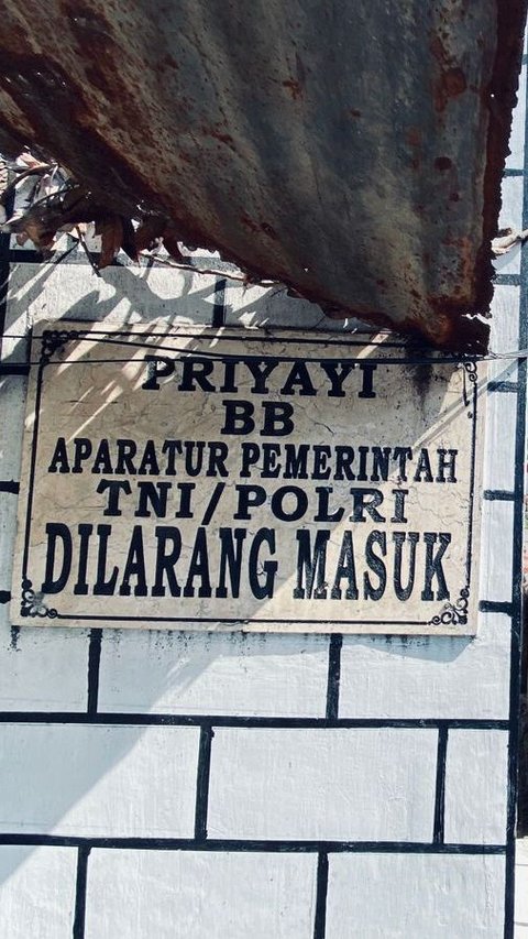 Dendam Ambarwati, Melarang Pejabat Pemerintah TNI-Polri Masuk Wilayah Tales Kediri