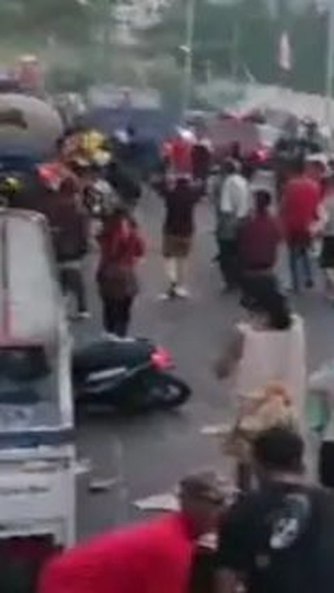 VIDEO: Suasana Lokasi Kecelakaan Truk Tabrak Penonton Karnaval, 3 Orang Tewas