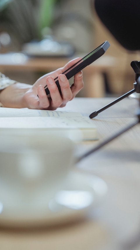 7 Common Phone Interview Questions And Tips To Answer Them