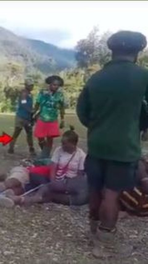Polisi Dalami Video Diduga KKB Aniaya Warga Sipil di Papua