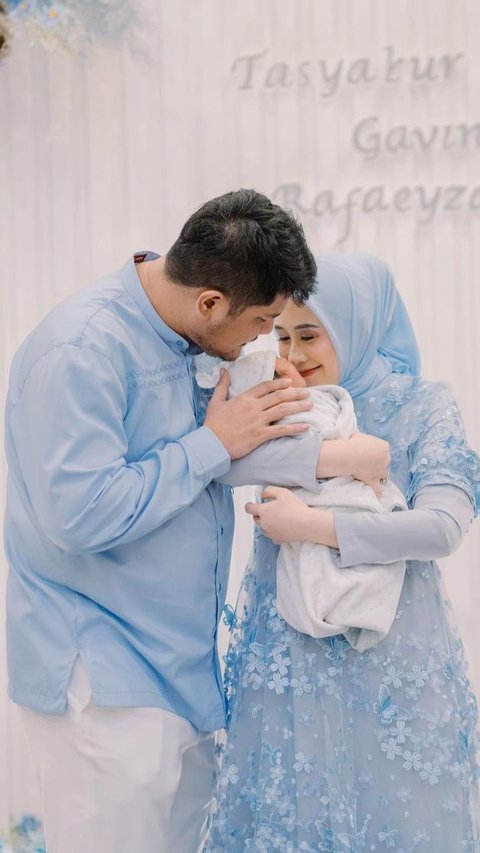 Kehadiran Para Artis dalam Aqiqah Anak Ryana Dea Berlangsung Meriah - Titi Kamal Berbalut Serba Pink, Keluarga Alyssa Soebandono Ikut Hadir