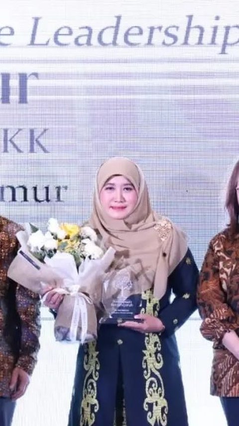 Ketua TP PKK Kaltim Erni Makmur Terima Apresiasi Perempuan Berpengaruh