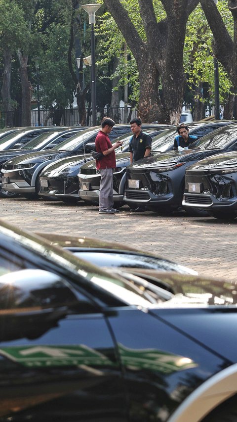 FOTO: Penampakan Ratusan Mobil Listrik Mewah yang Disiapkan untuk KTT ASEAN 2023 di Jakarta