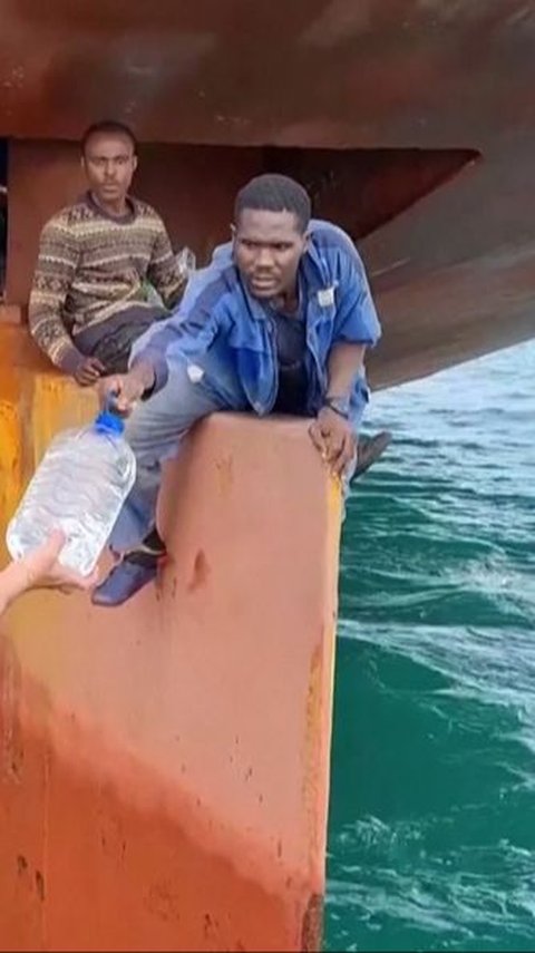 4 Nigerians Survive 14 Days at the Rudder of a Cargo Ship