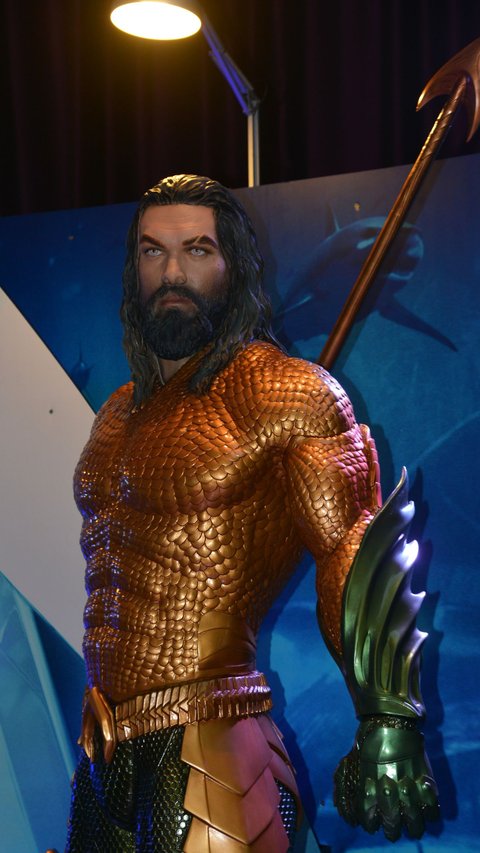 The Real Aquaman, Pria ini Pakai Galon Pengganti Helm!