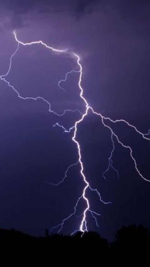 Man in China Survives Despite Being Struck by Lightning Twice