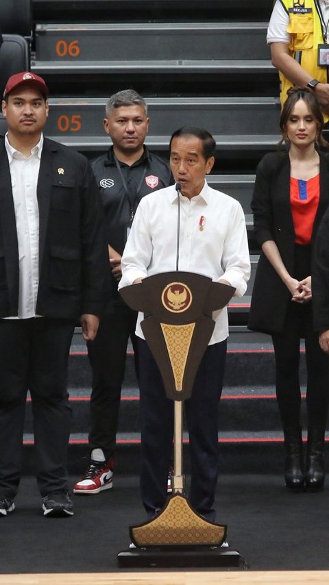 VIDEO: Full Kocak, Jokowi Ngakak Digombali Mahasiswi Cantik Diminta Berkuasa 3 Periode