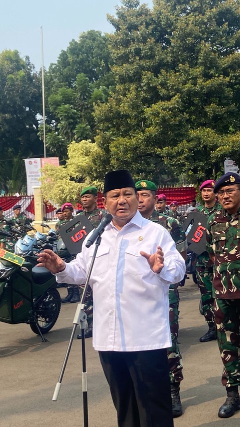 Menhan Prabowo Bagikan 100 Unit Motor Trail Listrik Buatan Dalam Negeri ke TNI dan Polri
