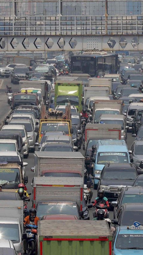 FOTO: Potret Kemacetan Saat Penerapan Contraflow di Jalan Gajah Mada-Hayam Wuruk Imbas Proyek MRT
