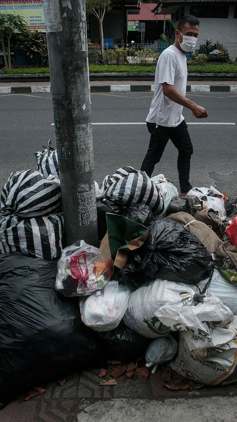 FOTO: Yogyakarta Darurat, Sampah Menumpuk di Mana-Mana Imbas Penutupan TPA Piyungan