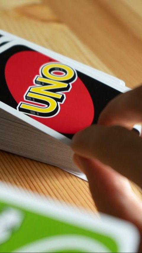 Mattel Dare to Pay $4,444 to Play Uno 4 Hours Per Day