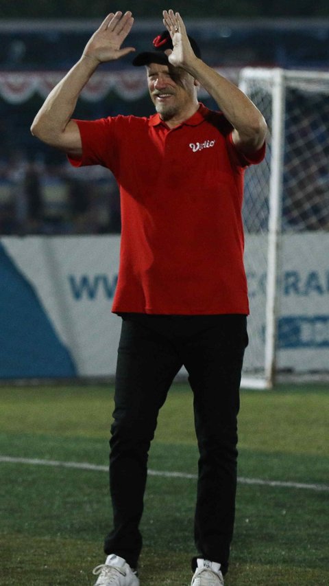 FOTO: Peter Schmeichel Bocorkan Seputar Trik Saat Hadiri Fun Football Selebriti FC