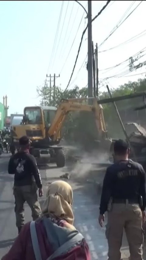 Persiapan Pembangunan Tol Semarang-Demak, Lapak PKL di Genuk Mulai Ditertibkan