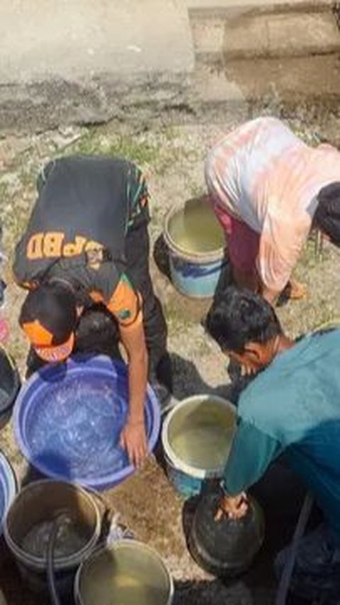 Terdampak Kekeringan, Warga Klaten Rela Antre Berjam-jam demi Dapatkan Air Bersih