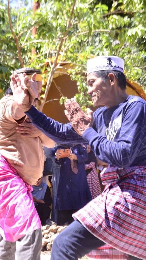 Gubernur Kalimantan Selatan (Kalsel) Sahbirin Noor beserta rombongan Turdes Kemerdekaan Bergerak Lintas Beribu Sungai Banua, tiba di SMAN 2