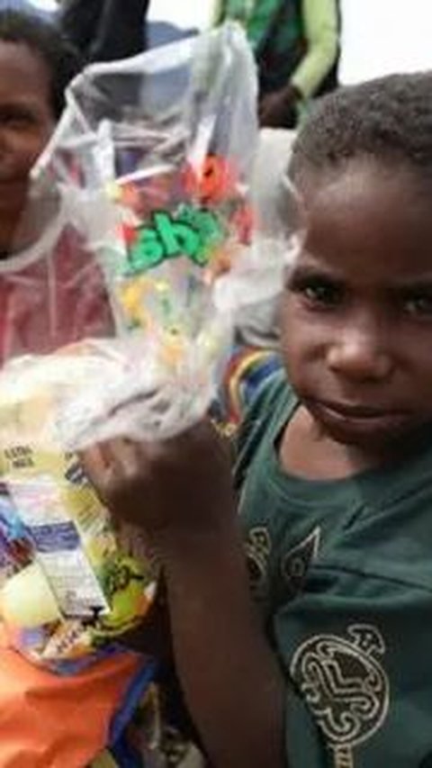 Kementan Salurkan Bantuan 2,3 Ton Pangan untuk Masyarakat Papua Terdampak Cuaca Ekstrem