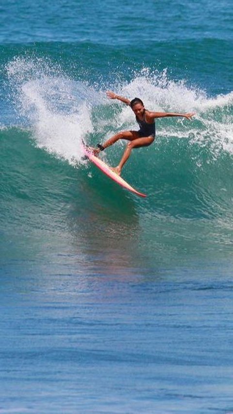 Jago Surfing, Ini Potret Suri Keponakan Luna Maya yang Jarang Tersorot