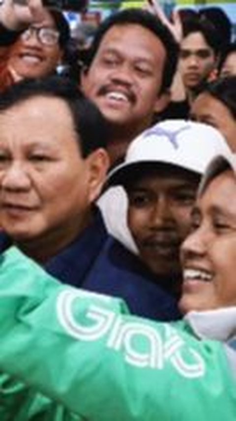 Sikap Luar Biasa Ajudan Mayor Teddy Lihat Emak-Emak Ojol Ingin Foto Sama Prabowo