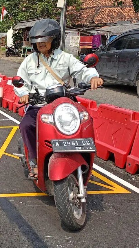 Kakek 63 Tahun Berhasil Lulus Ujian SIM di Polres Serang, Lintasan Baru Tanpa Zigzag