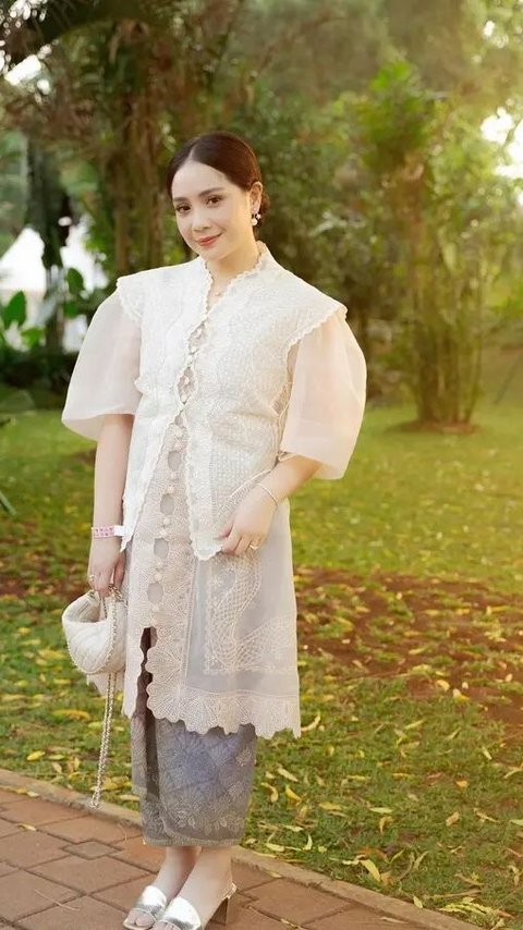 Berkebaya Putih, Biaya Outfit Nagita Slavina di Istana Negara Cukup Untuk Biaya Resepsi Pernikahan