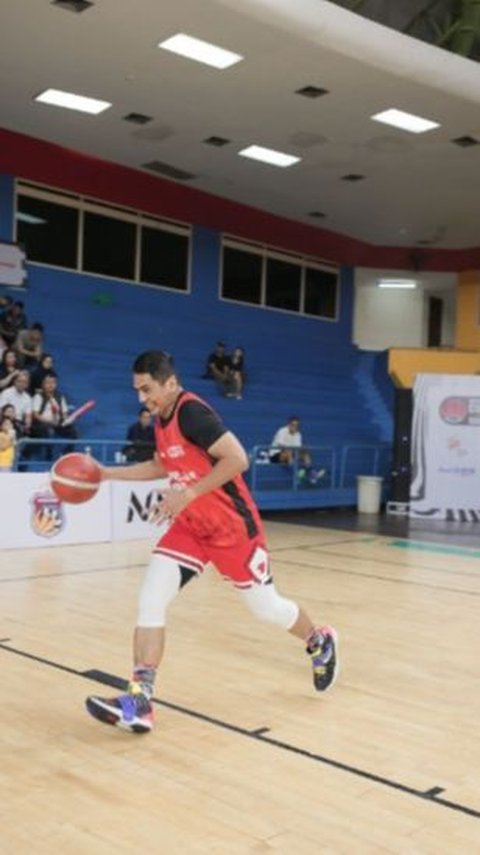 Sama-sama Bintang 3 Aksi Komjen Rudy 'Gajah' Tanding Basket dengan Teman Satu Angkatan di Akpol, Endingnya Tukeran Baju