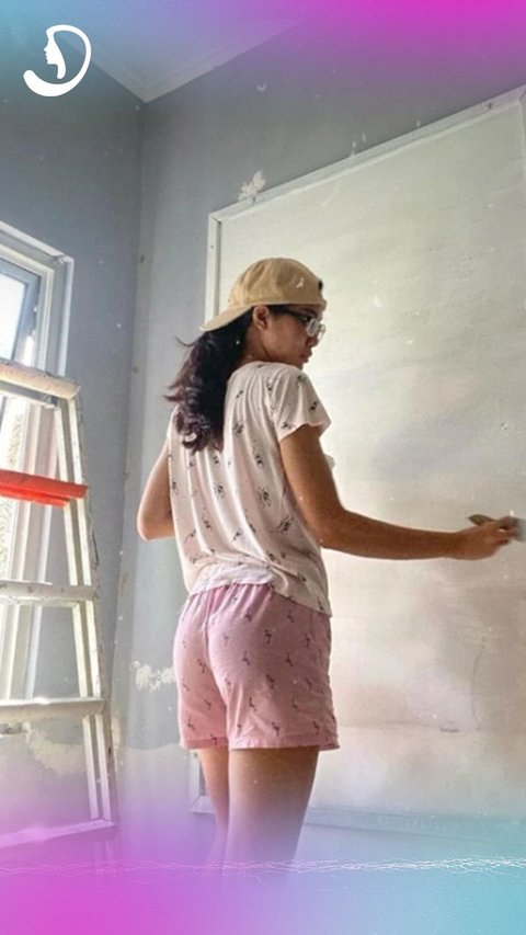 Para Artis Cantik Saat Ngecat Rumah Sendiri