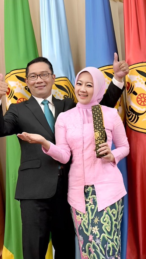 Portrait of Ridwan Kamil and Atalia Praratya's Youth, Their Faces Are Plek Ketiplek Eril and Zara