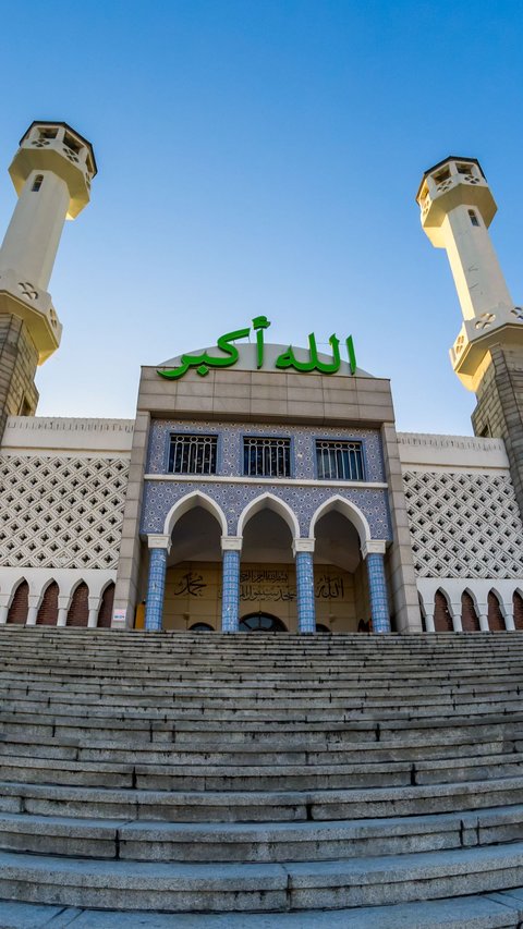 Viral Masjid Satu Gedung dengan Diskotik, Salah Pintu Beda Jalur