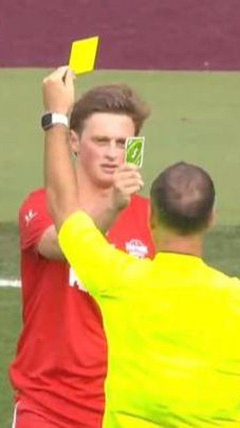 YouTuber Moc Fosh Used an 'Uno Reverse' Card on Sidemen Charity Match
