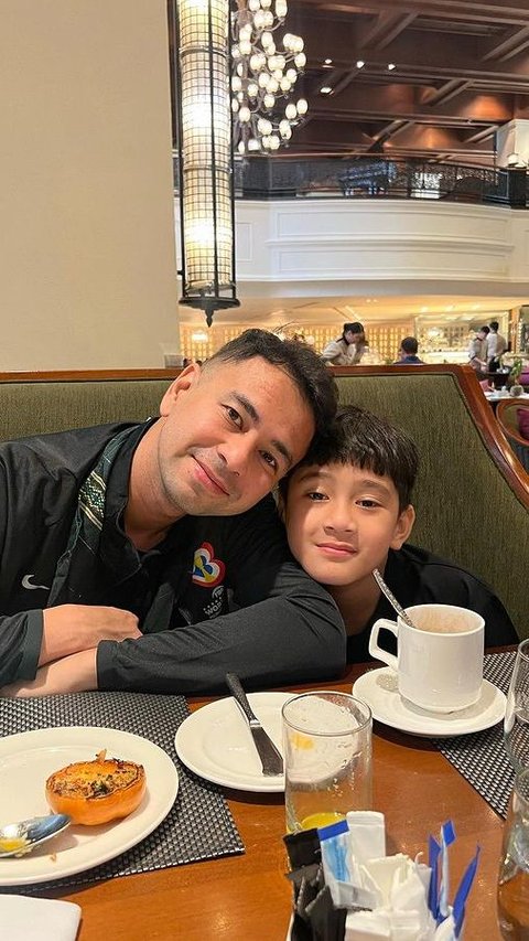 Potret Kompak Raffi Ahmad dan Rafathar Nonton Final Pertandingan Basket FIBAWC di Filipina, 'Boys Time'