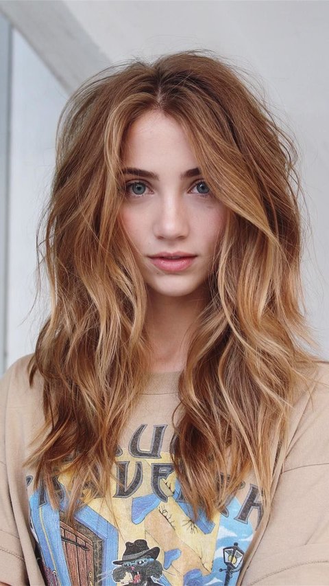 10 Potret Cantik dan Profil Emily Rudd, Pemeran Nami di Live Action One Piece