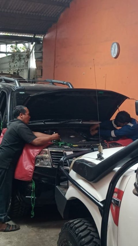 Mobil Pelat Merah Berasap Tebal Bikin Jengkel Warga di Mampang Ternyata Milik Disnaker Jakpus