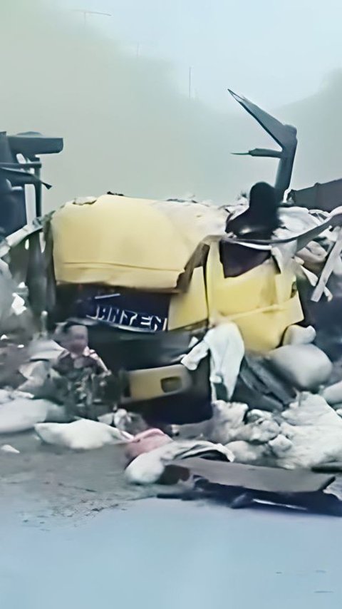 Detik-Detik Bayi Selamat dari Kecelakaan Fatal di Lampung, Merangkak Dekati Ibu di Pintu Truk Ringsek