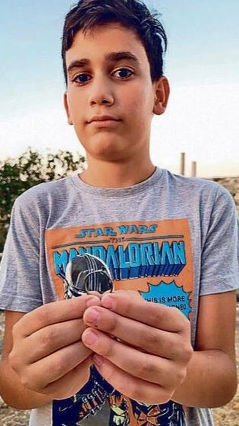 Jalan-Jalan di Taman, Remaja Israel Temukan Cincin Berusia 1.700 Tahun