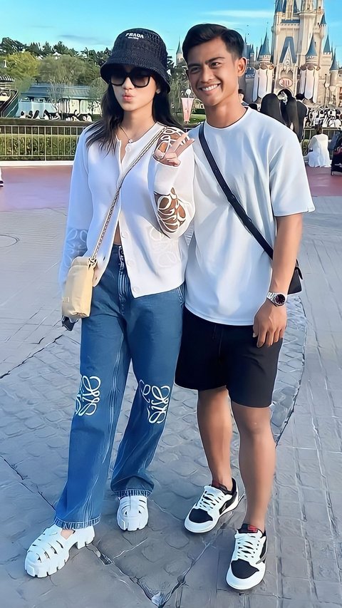 Check out Gemas Azizah Salsha's Style, TikTok Celebrity and Wife of National Team's Pratama Arhan