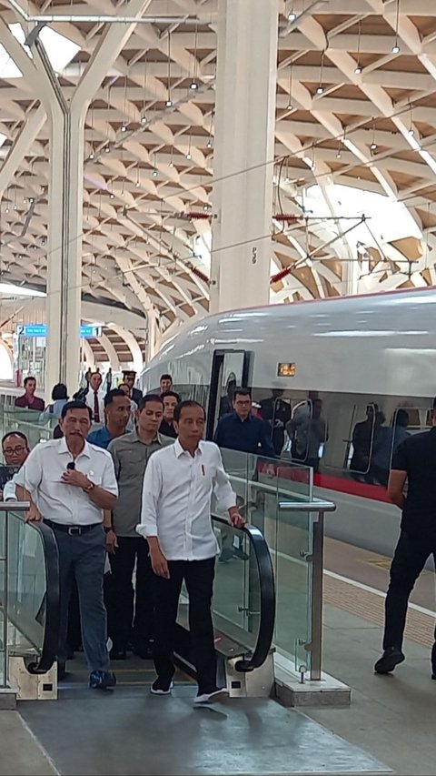 Didampingi Luhut dan Erick Thohir, Jokowi Jajal Kereta Cepat Jakarta-Bandung