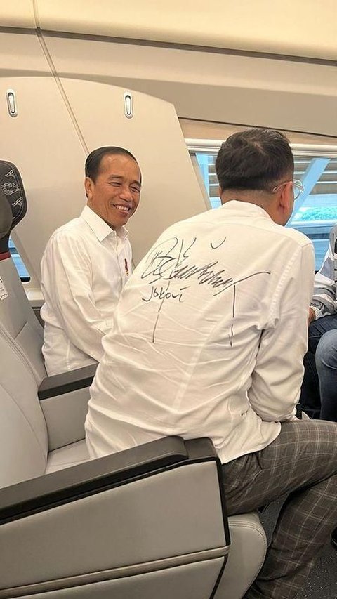 Dapat Tanda Tangan Presiden, Ini Momen Raffi Ahmad Coba Kereta Cepat Jakarta Bandung