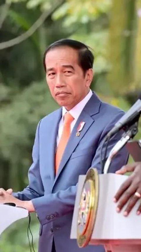 VIDEO: Keseruan Jokowi Nonton Timnas Indonesia vs Turkmenistan, Gelitik Jan Ethes Sambil Tertawa