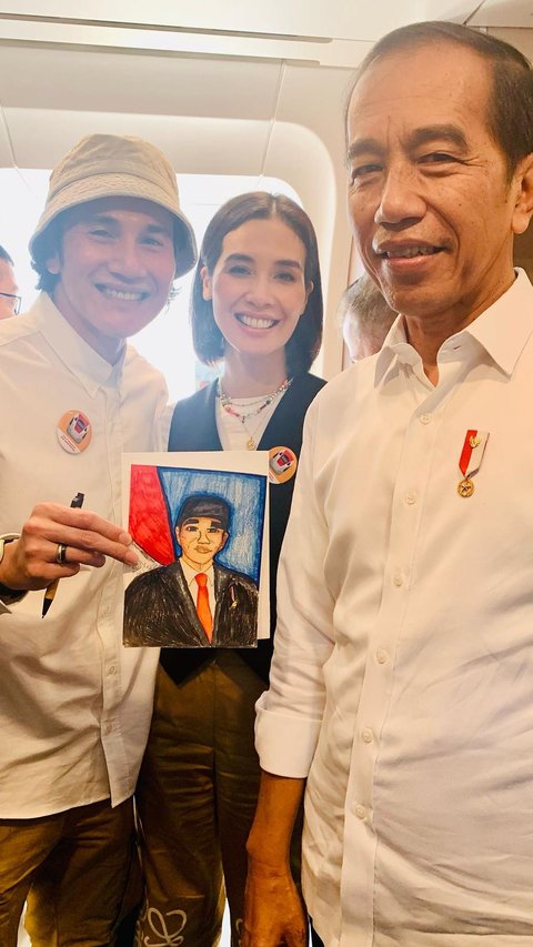 Intip Lukisan Gambar Jokowi Karya Anak Vino G Bastian, Ditanda Tangan Presiden Bikin Jizzy Kegirangan