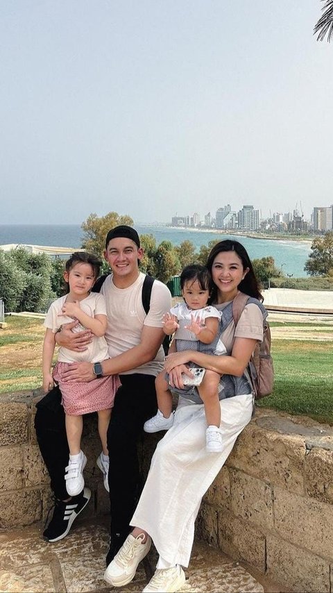 Potret Franda & Samuel Zylgwyn Liburan ke Israel, Perdana Ajak Dua Putri Cantiknya ke Luar Negeri