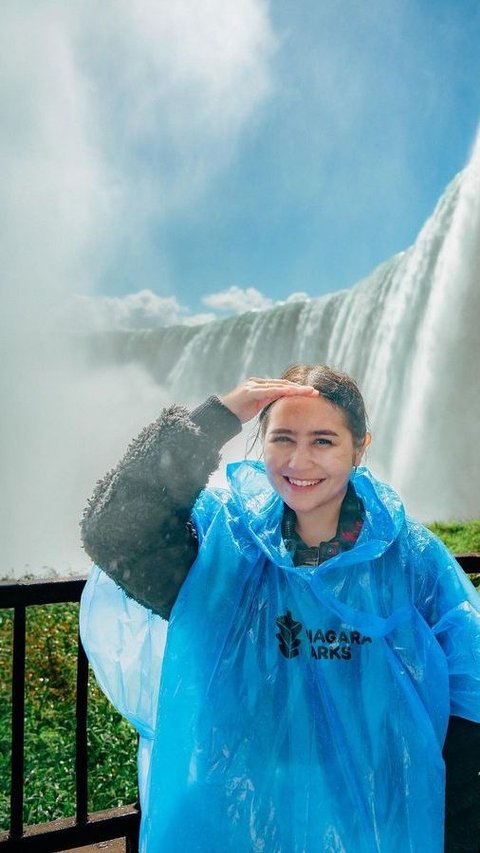 Momen Keseruan Prilly Latuconsina saat Berkunjung ke Air Terjun Niagara, Netizen: View dan Orangnya Sama Cantik