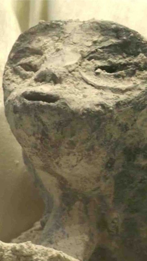 UFO Congress Showcases Alien Body, Claimed to be 1000 Years Old