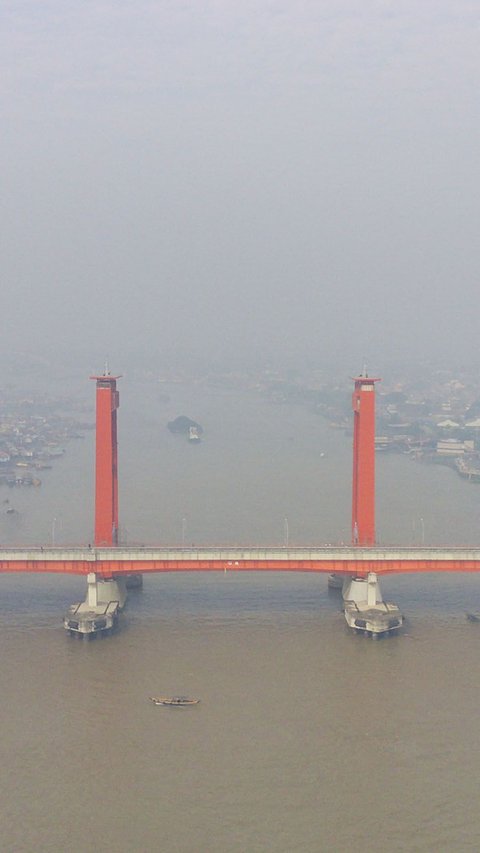 FOTO: Penampakan Palembang Dikepung Pekatnya Kabut Asap Kebakaran Hutan