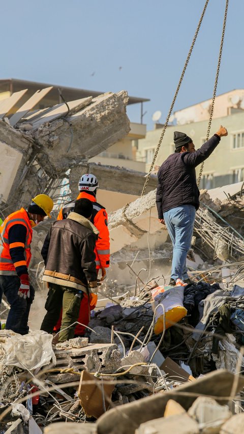 Wedding Party Saves Residents of a Village in Morocco from Earthquake