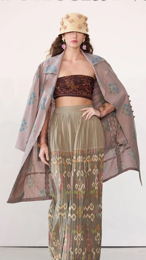 Koleksi Wiron Didiet Maulana di New York Fashion Week Indonesia Now Dilirik Pemilik Toko di New York