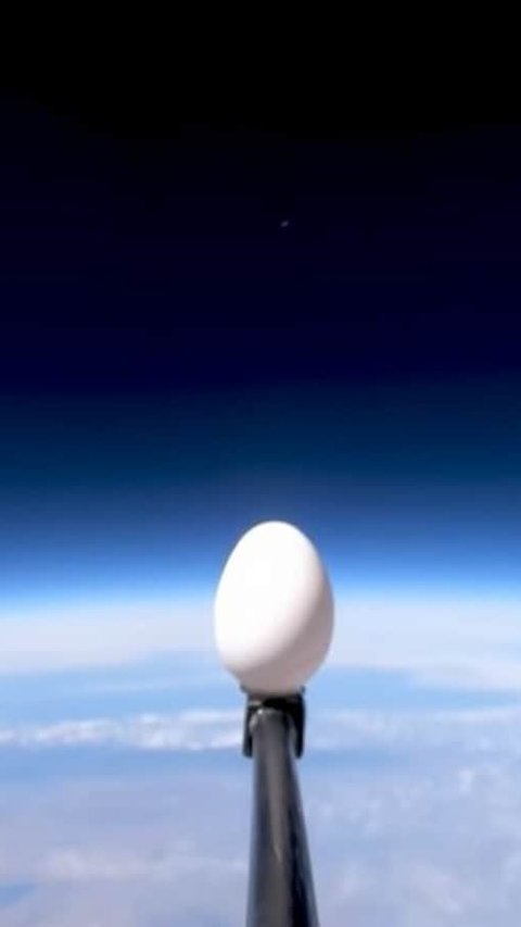 Man Drop Egg From Space Without Cracking it!