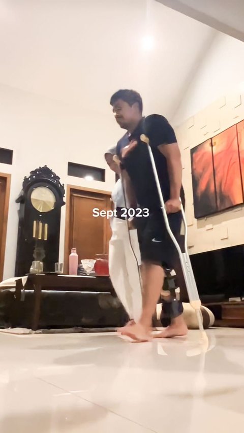 Viral Video Moment Man Jokingly Walking Abnormally, Has to Use a Cane a Year Later, Watched 2.7 Million Times