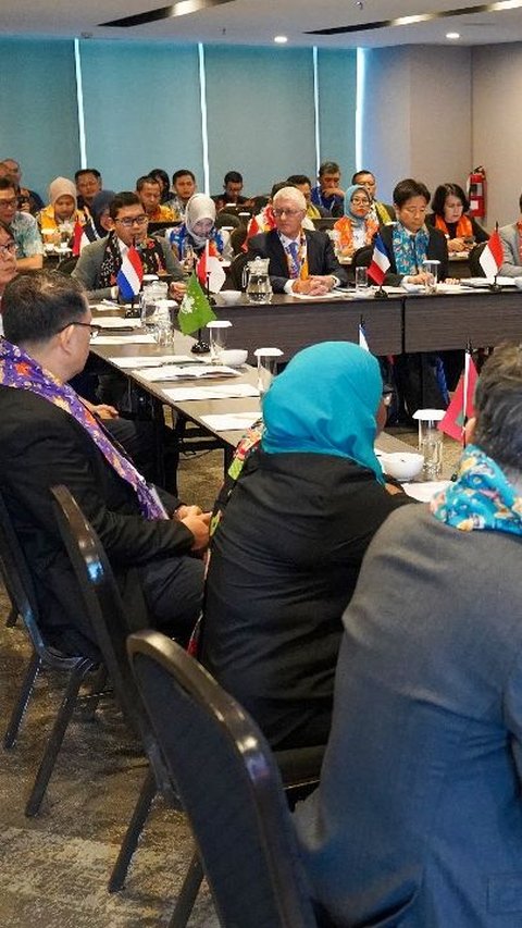 Tingkatkan Layanan Kiriman Express Antar Negara, Pos Indonesia Ikuti EMS Symposium